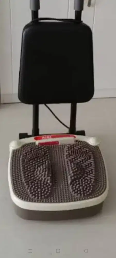 Alat pijat refleksi kaki merk AIBI.