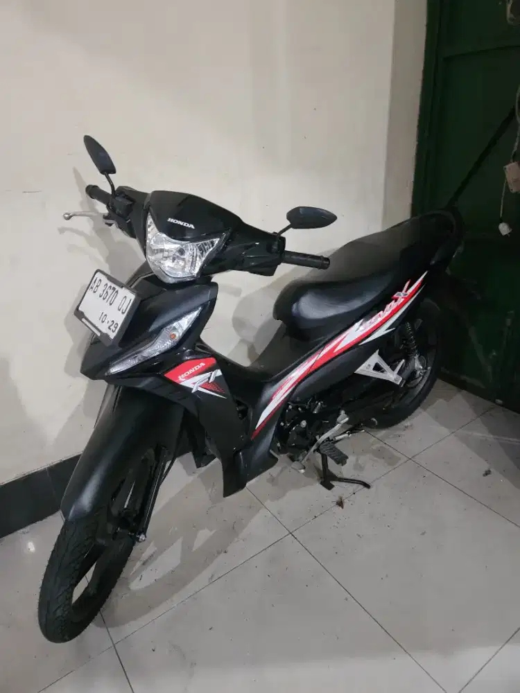 Revo x cw f1 injeksi 2024 hitam Gbm bisa tunai atau kredit