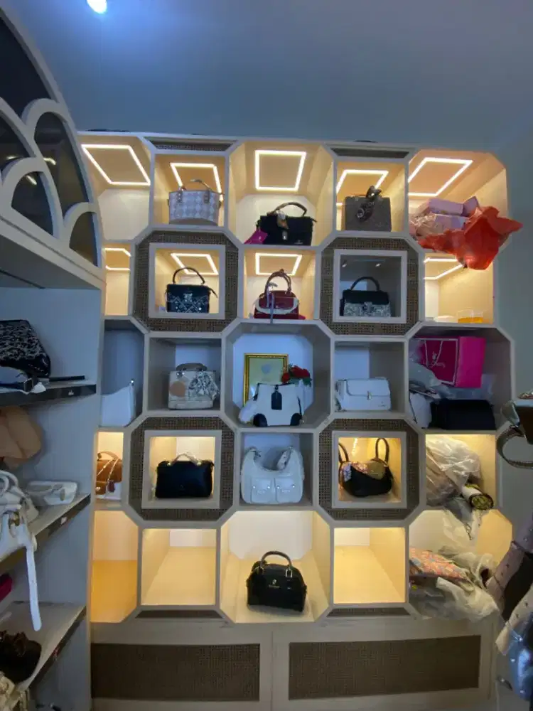 LEMARI/RAK TAS untuk live