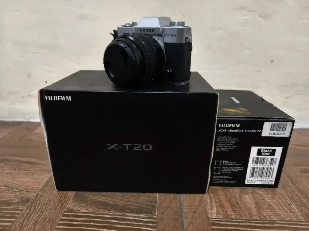 Kamera fuji XT20 + lensa & 2 Baterai