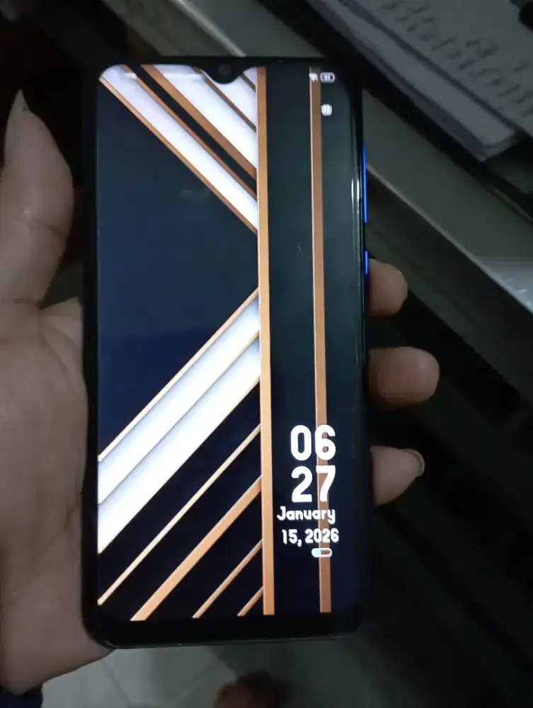 Hp batangan semua masih fungsi minus pemakaian aja vivo v11i ram6/64