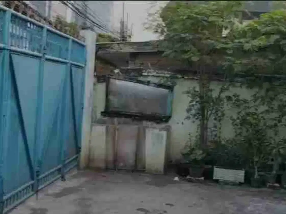 rumah luas derah strategis di jakarta selatan belakang mall ambasador