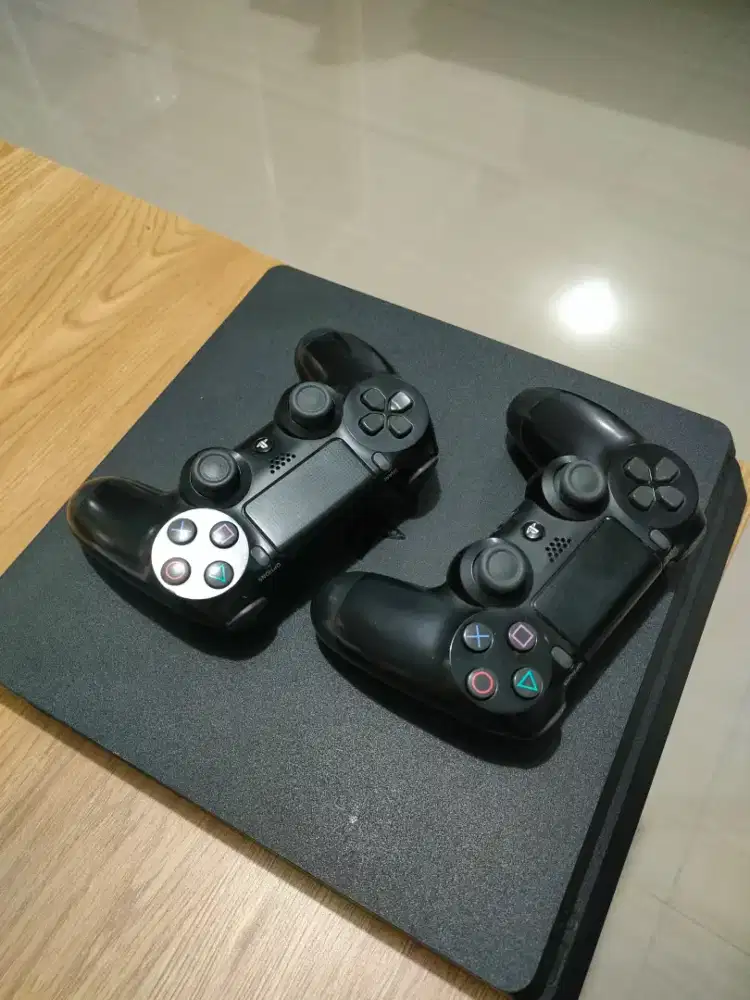 Playstation 4 / PS4