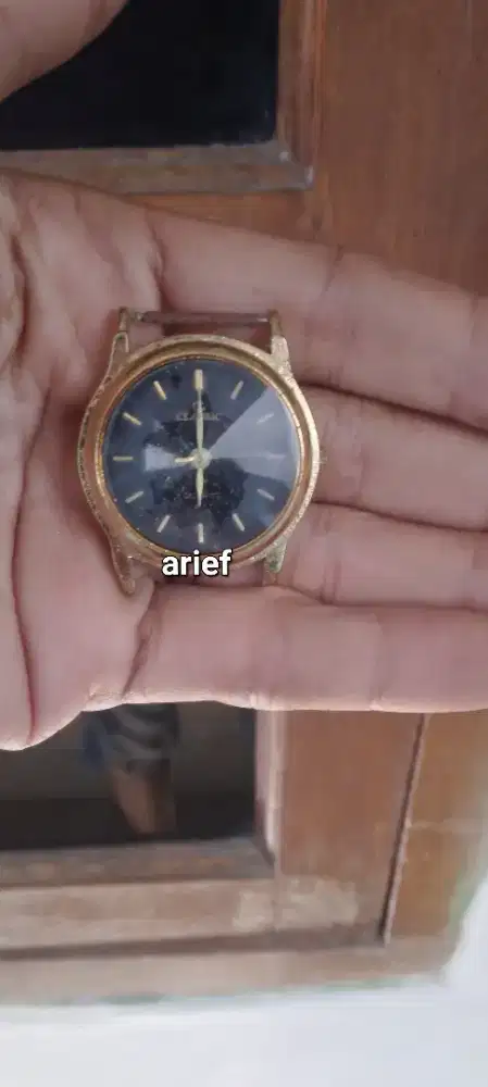 Jam lapis emas vintage