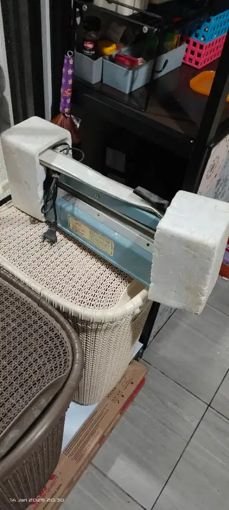 Press plastik sealer