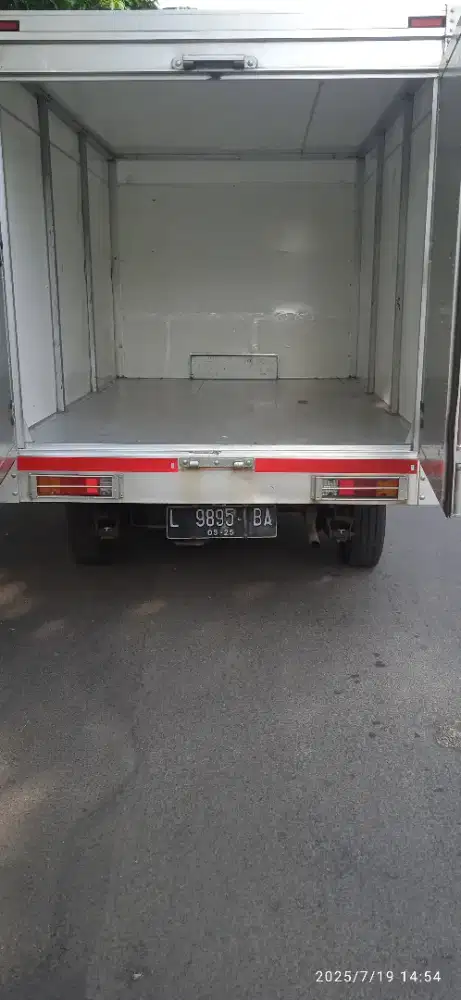 Dijual murah L300 box alm tgn 1 asli L s pakai mulai baru warna merah