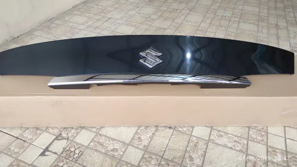 Garnish back door XL7 2023 KODE PART: 83940-73R10-ART