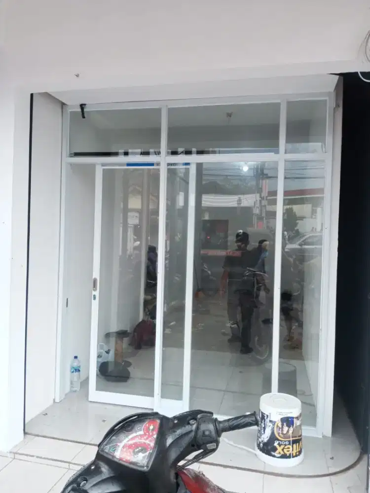 Kusen pintu jendela aluminium dan kaca