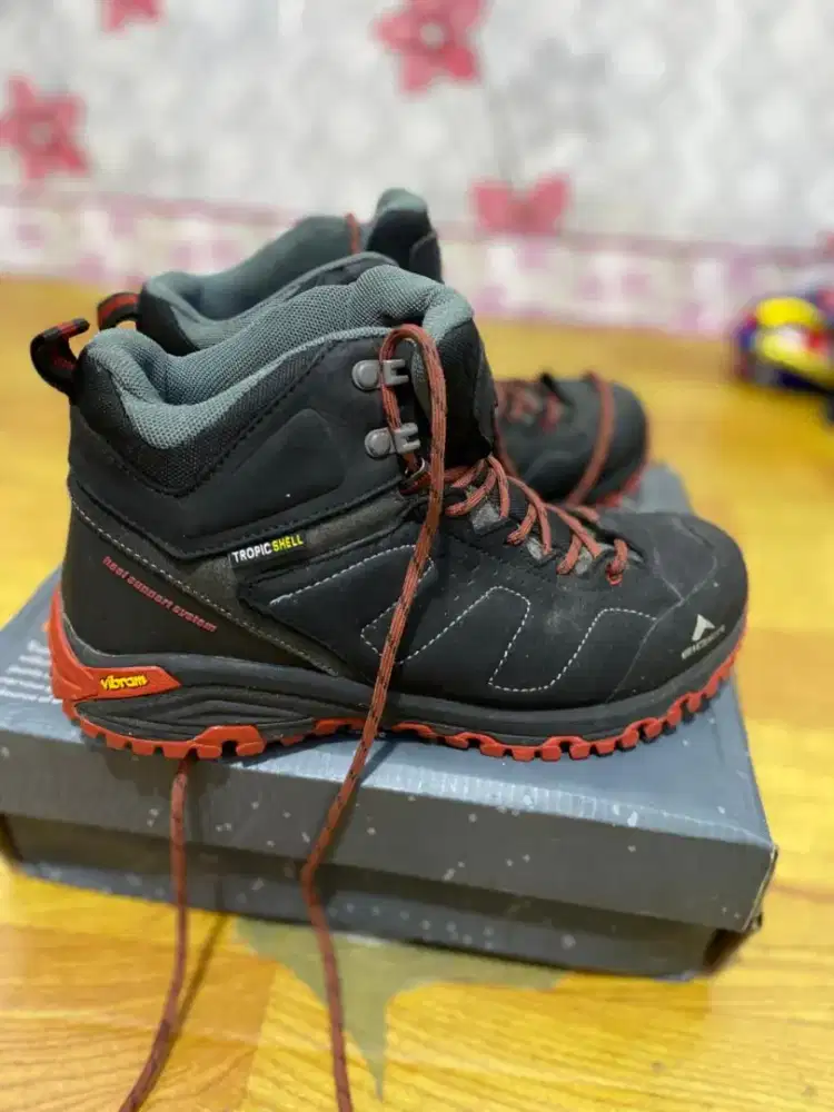 SECOND SEPATU EIGER CYPRESS TX HITAM