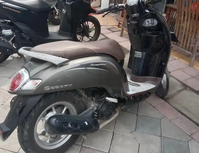 Honda Scoopy 2018 grey coklat