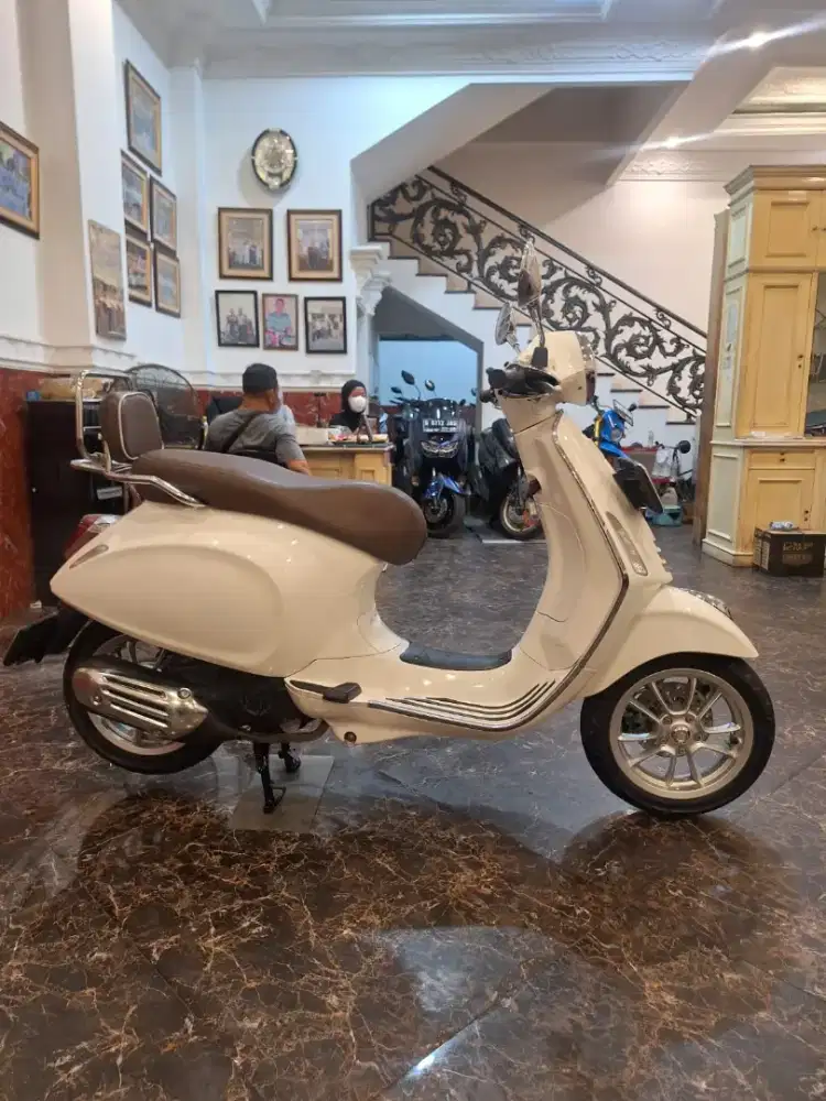 HUB CE KOM DP PROMO VESPA PRIMVERA 2021 MOTOR GRES KAYA BARU KM LOW