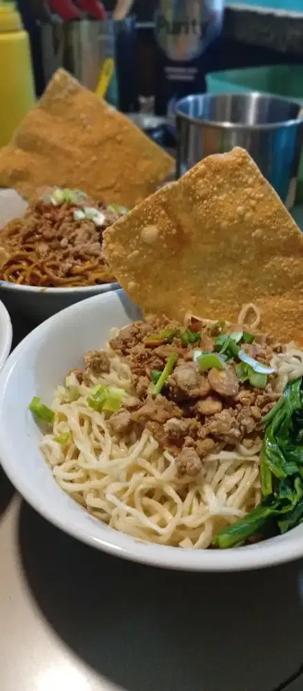 DI CARI KARYAWAN LAKI2 UNTUK PANGSIT MIE Di KRANGGAN BLAURAN, SURABAYA