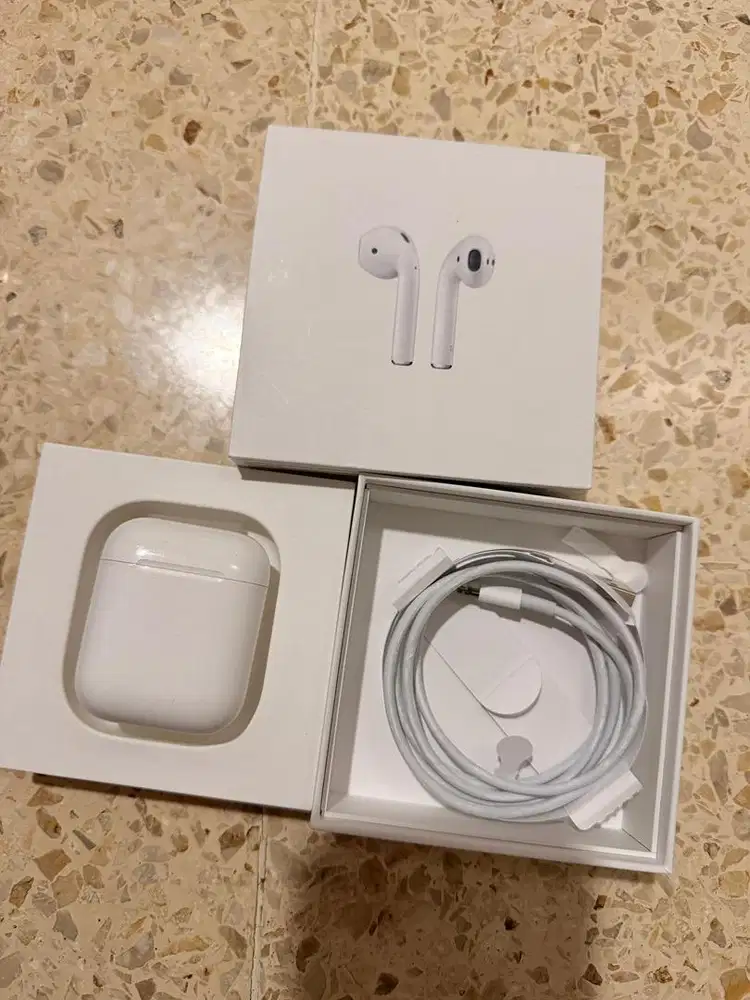 Airpods Gen 2 (bonus case katespade)