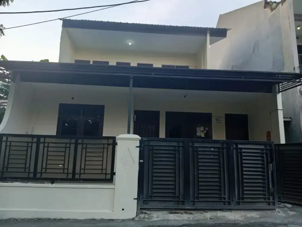 Disewakan rumah dekat stasiun Depok Baru, masuk mobil