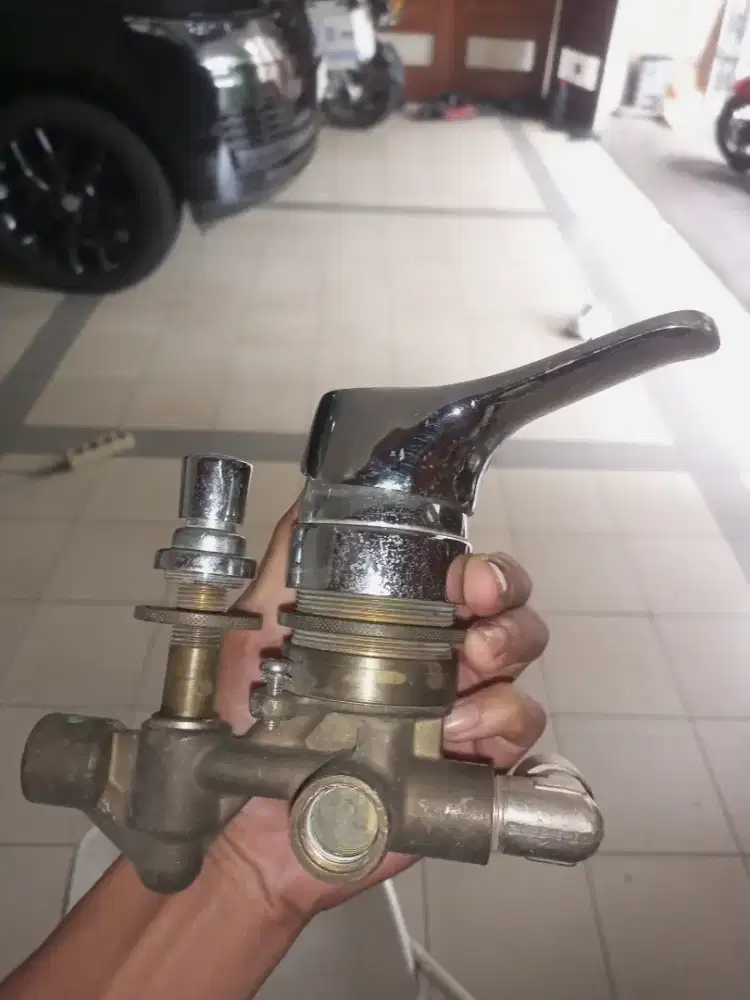 DI JUAL KRAN SHOWER PANAS/DINGIN GROHA