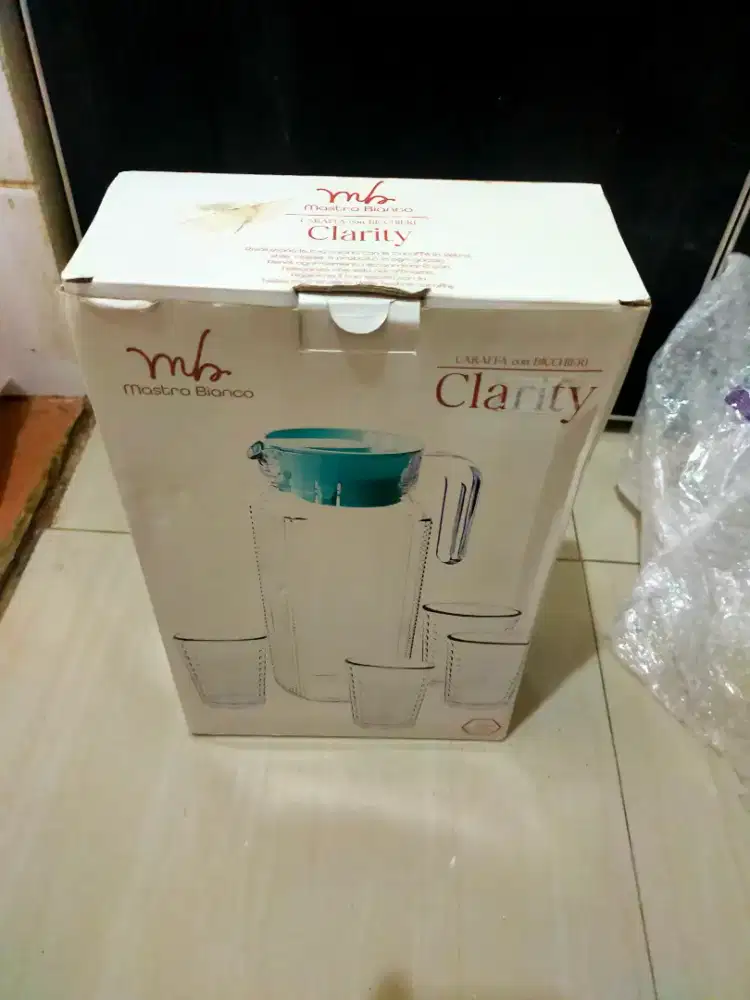 Teko air&gelas 4 biji.