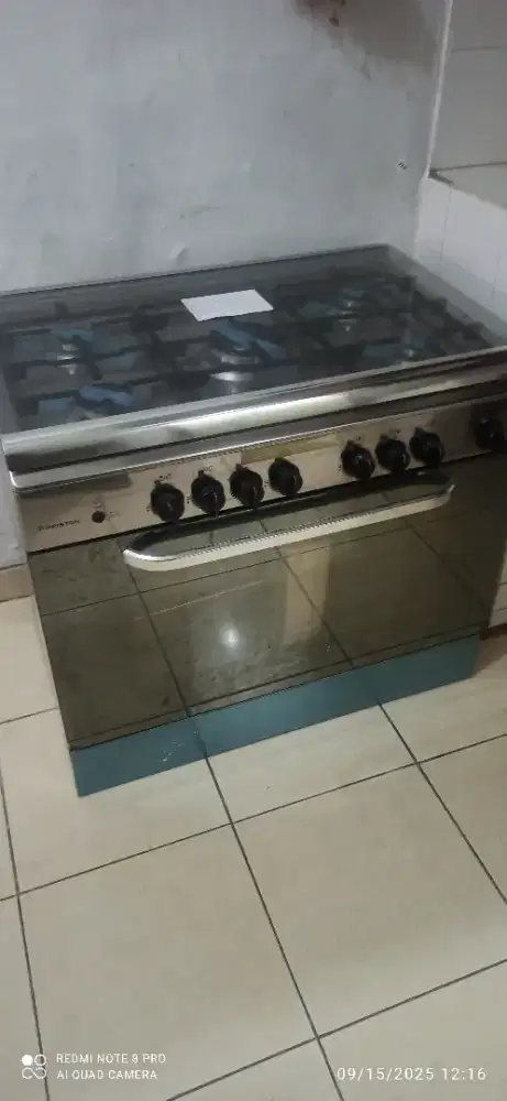 Kompor Gas Ariston Free Standing Oven dengan 5 tungku atas