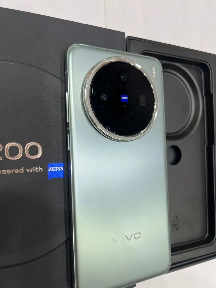Vivo x200 ram 12/256gb like new
