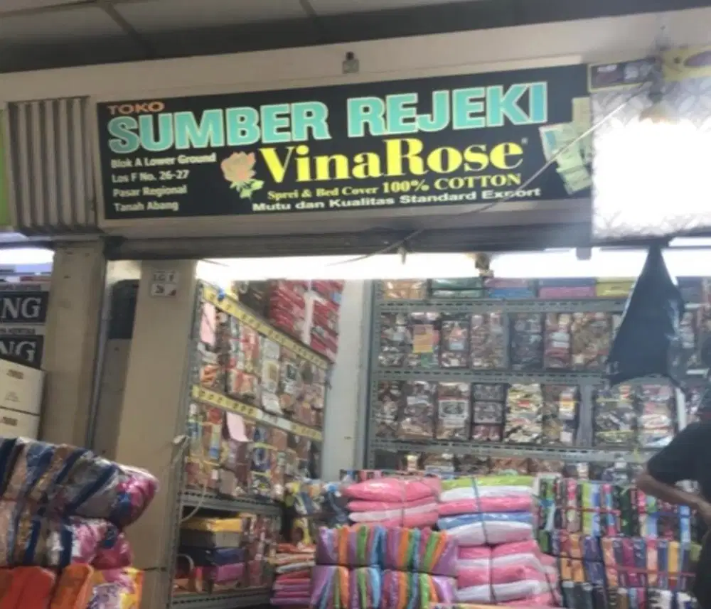 Pegawai Toko Yang berpengalaman