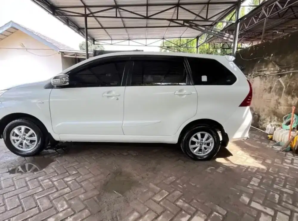Toyota avanza tahun 2018 surat-surat lengkap...