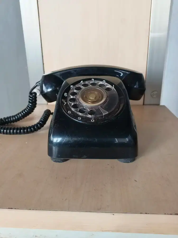 Telepon jadul vintage antik