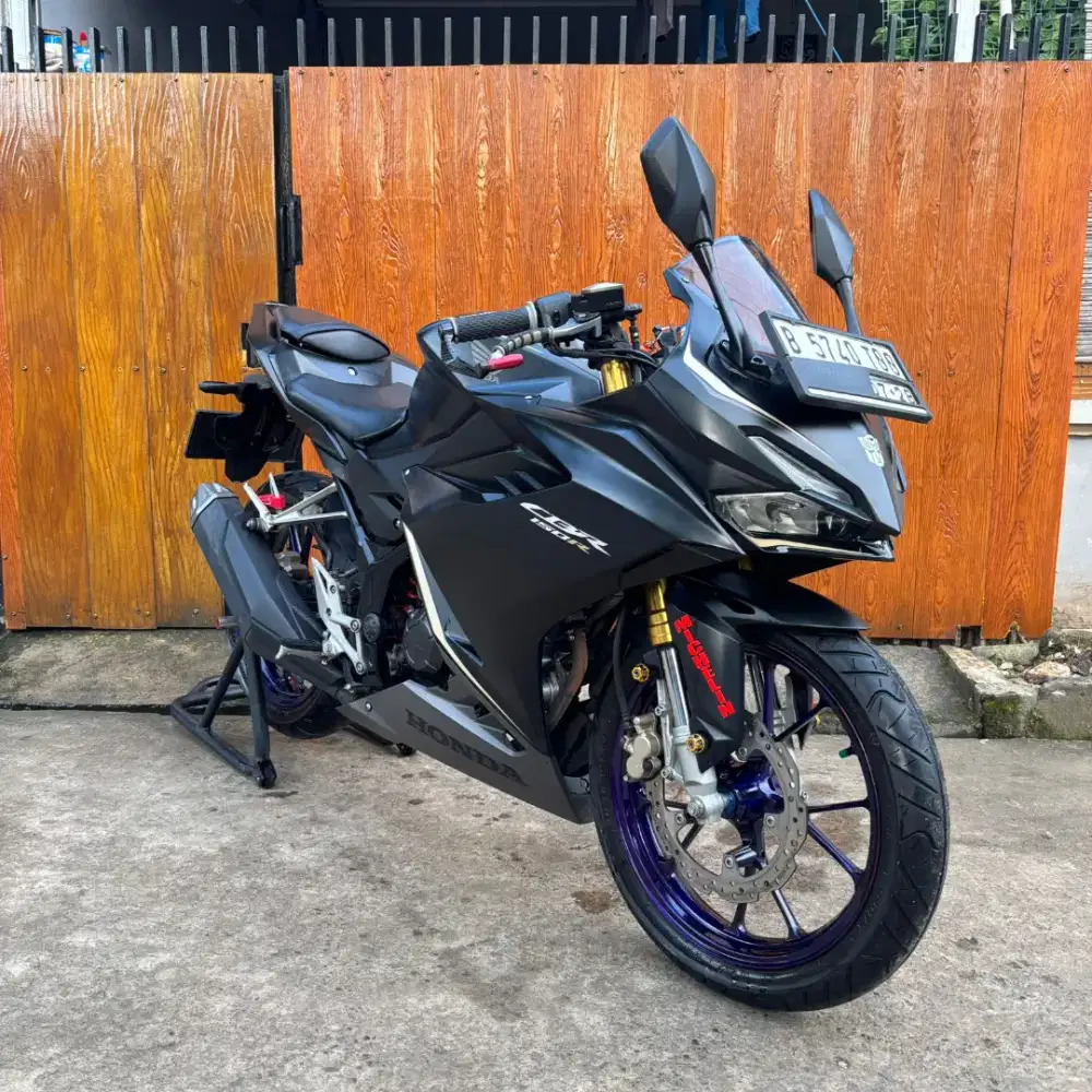 NEW CBR 150R TAHUN 2023 LIKE NEW KM RENDAH MOTOR TERAWAT