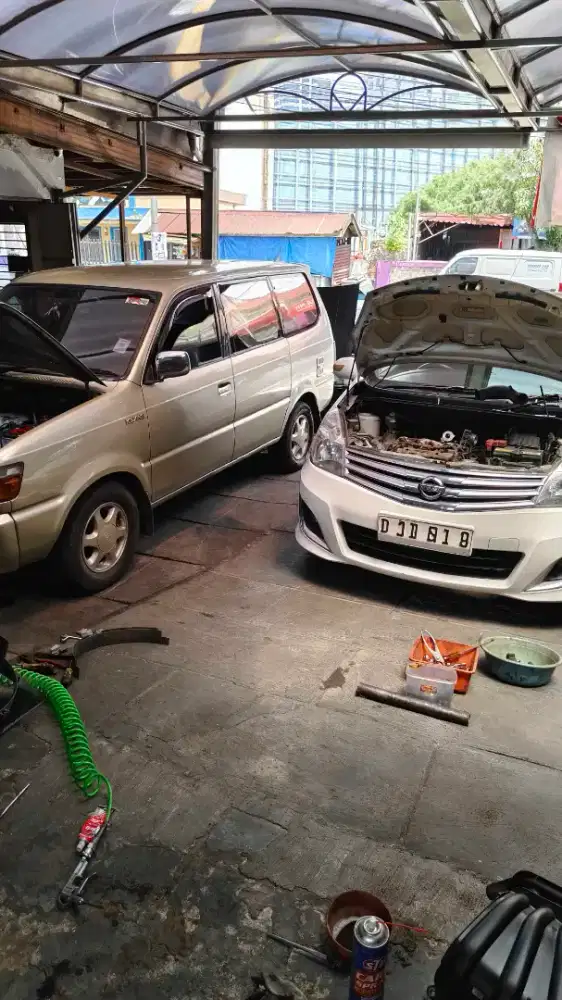 Dibutuhkan helper bengkel mobil