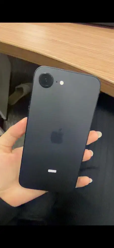 Iphone 16e 128gb ibox masih ada box