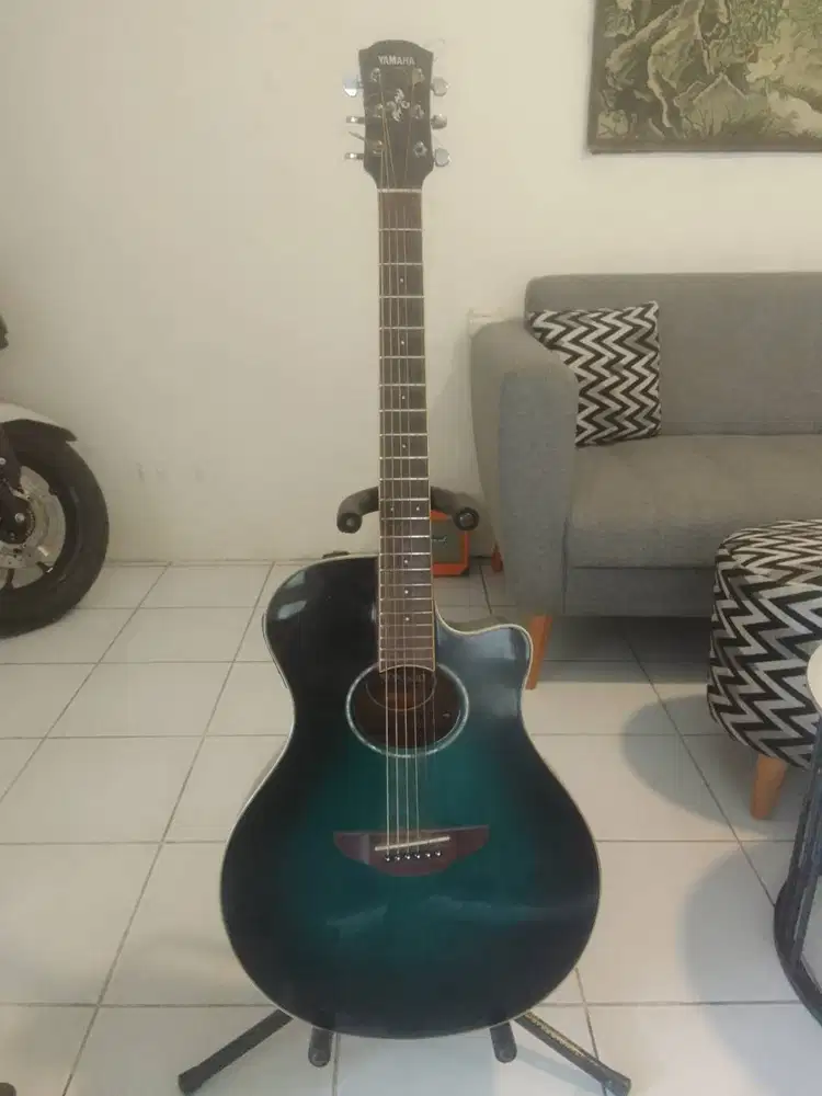 Yamaha Acoustic Guitar tipe APX 600
