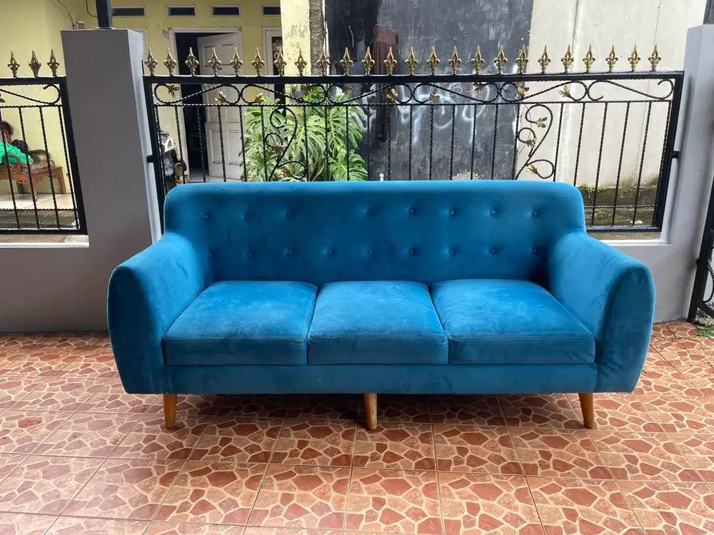 Sofa 3 seater biru bludru kondisi 90%
