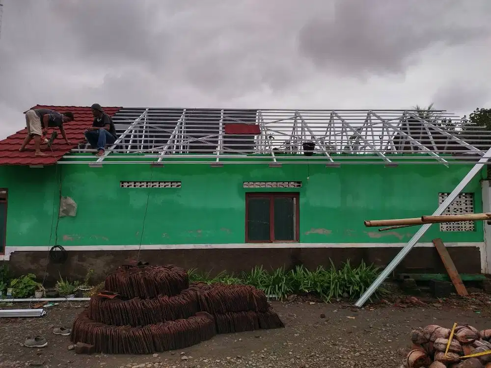 Bongkar Atap Lapuk dan Pasang Dgn Baja Ringan Bekualitas dan TERMURAH