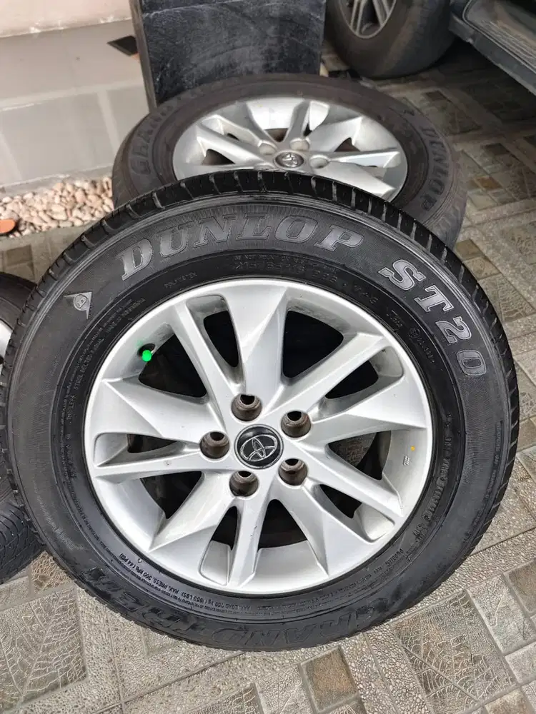 Jual Velg Original dan Ban Dunlop ex. Toyota Innova Reborn-R16