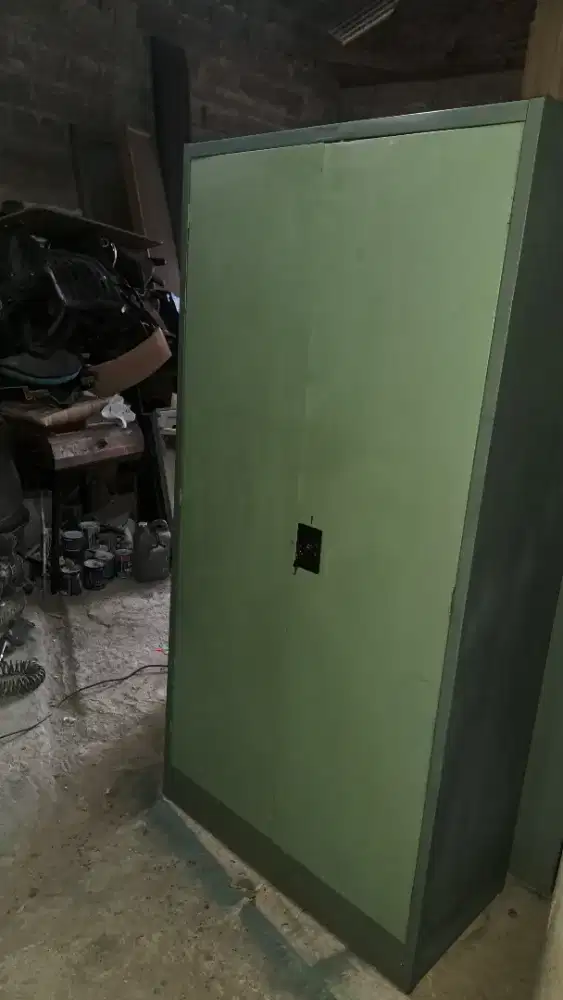 Lemari besi lion pintu tarik