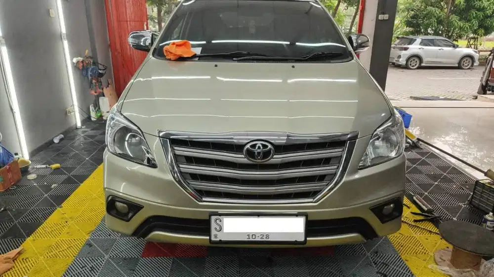 Toyota kijang innova (2013)