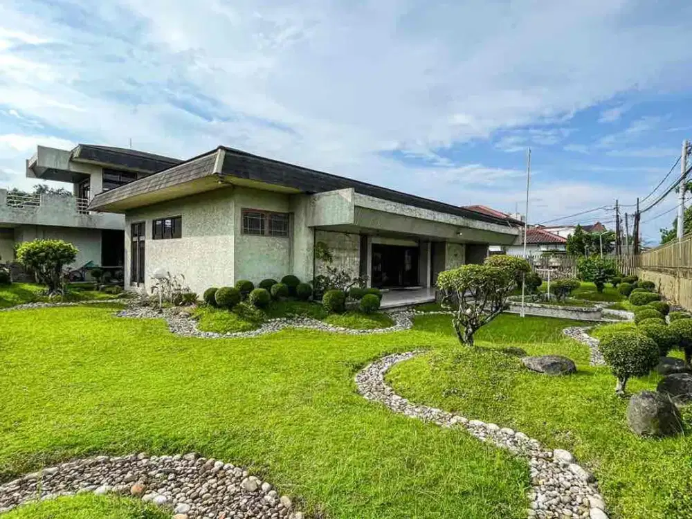 Rumah Bergaya Klasik Di Turangga