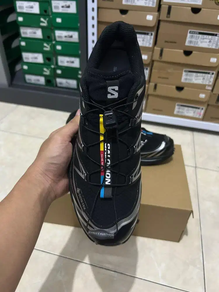 Sepatu hiking track salomon l