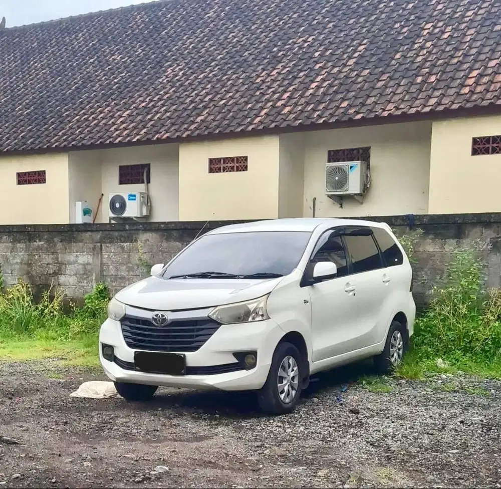 toyota avanza (2015)