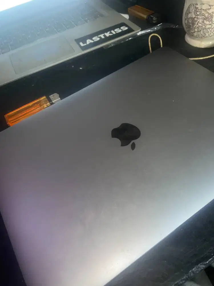 Macbook air 2020 13inc i3 8/2020 dusbox