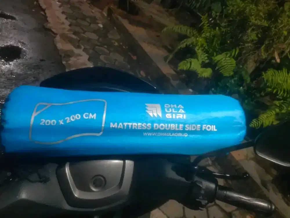 Matras alumunium foil dan sepatu alltitude gear