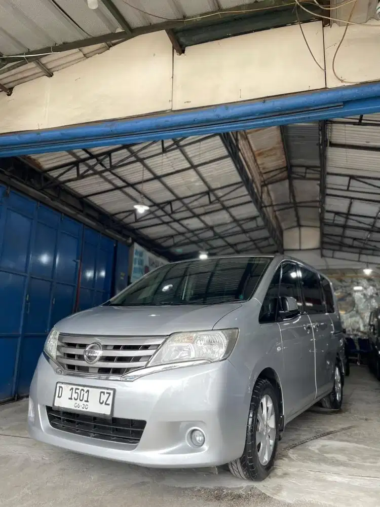 Nissan Serena 2.0 X AT 2013