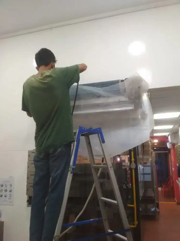 SERVICE AC DAN SERVICE KULKAS