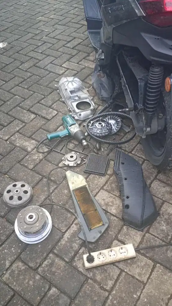 mekanik bengkel motor