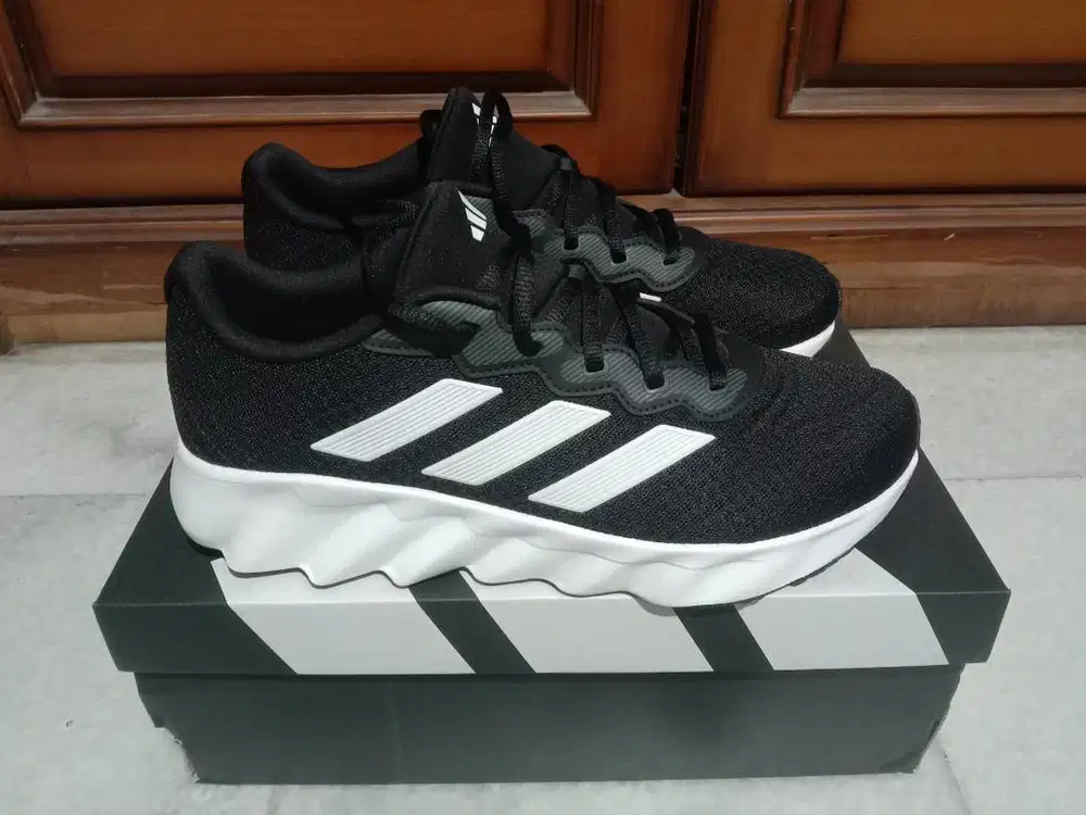 Sepatu Adidas switch move u
