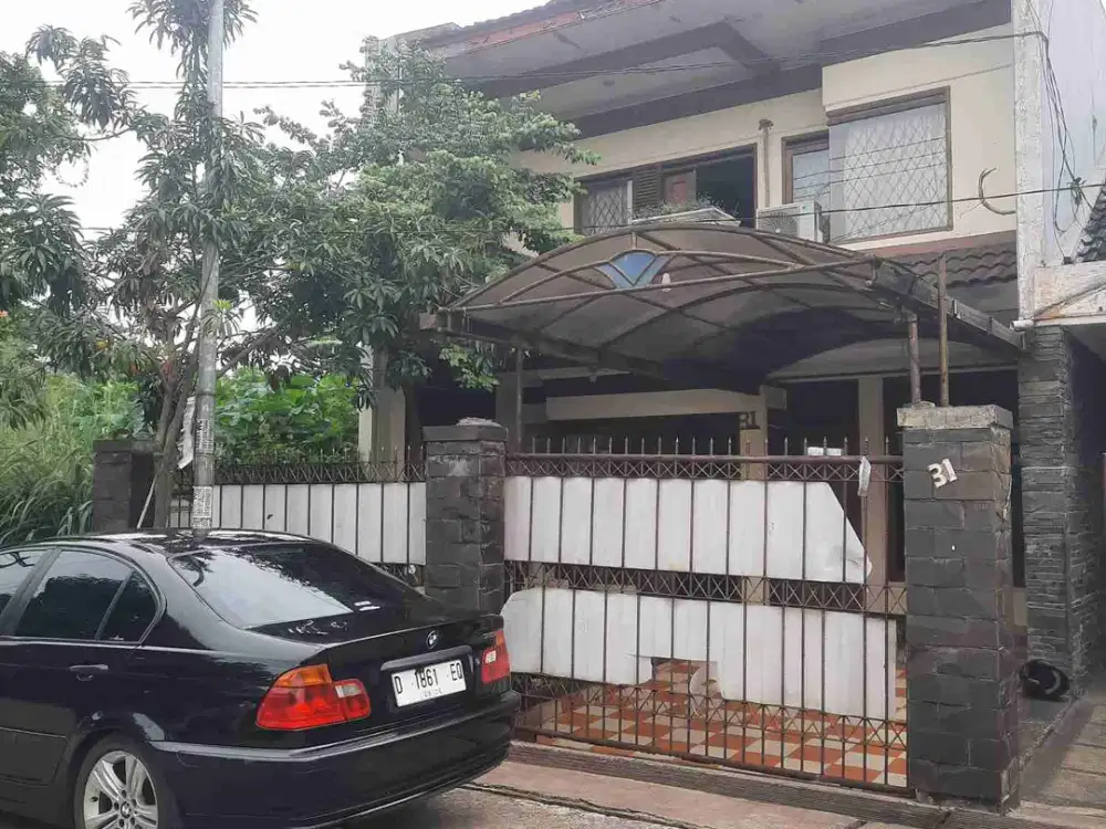 Di jual Rumah 2 lantai terawat lokasi terbaik di ciwastra selangkah ke Margacinta park