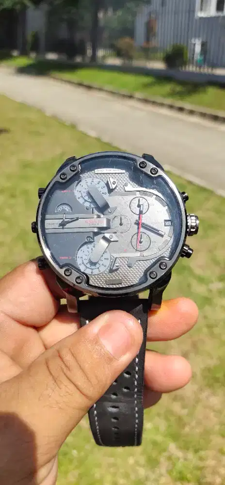 Diesel Mr.Daddy 2.0 DZ7423 Chrono Men Gray Dial - Preloved