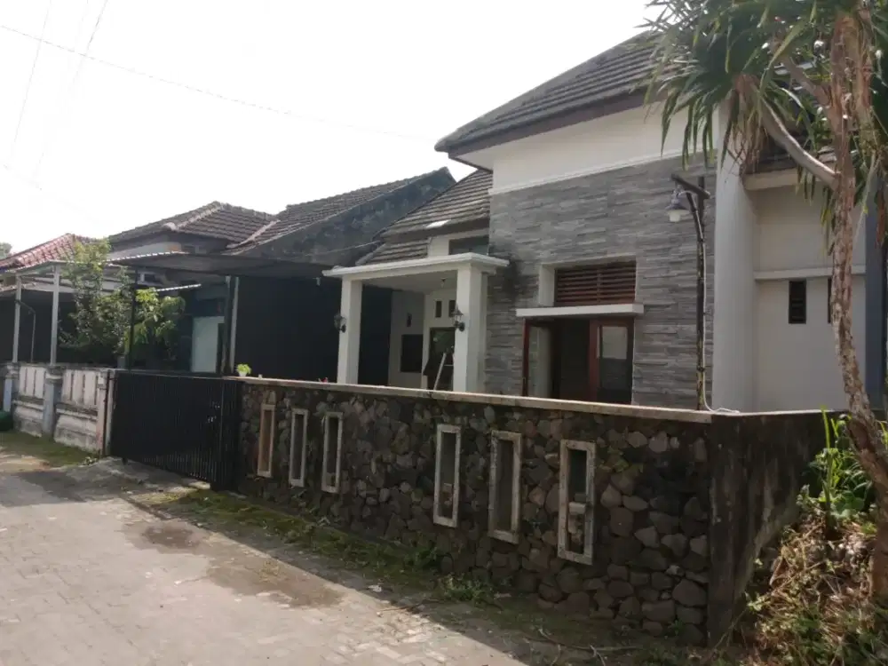 Dikontrakkan Disewakan Rumah Mewah Jl. Kaliurang Bulanan Murah