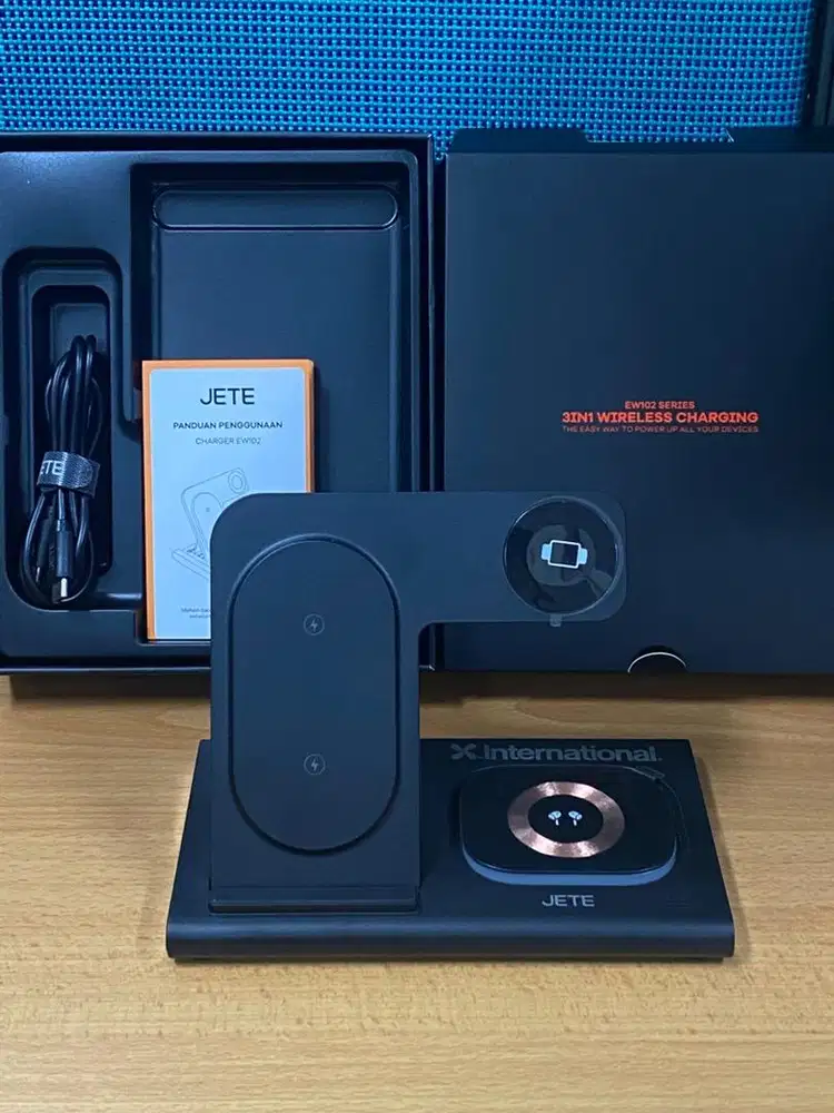 Wireless Charger JETE EW102 3 in 1 – Isi 3 Perangkat Sekaligus