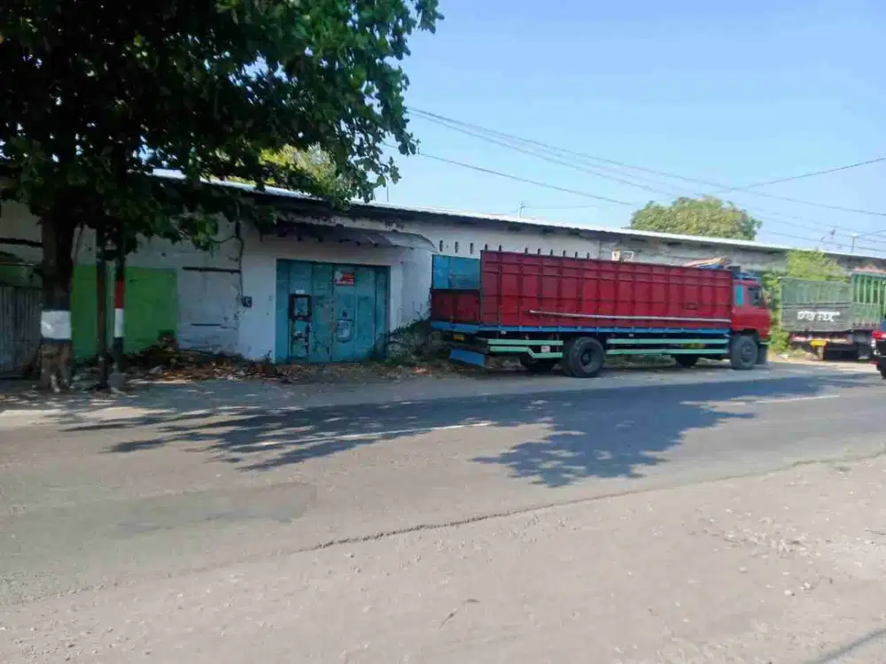 Tanah 13.342m² Bonus Bangunan di Solo Baru