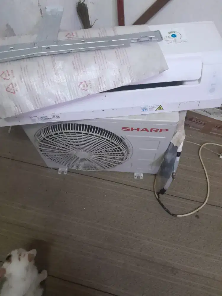 Jual cepat ac sharp 1pk r32 beli dr baru jrg pakai,istimewaaahh