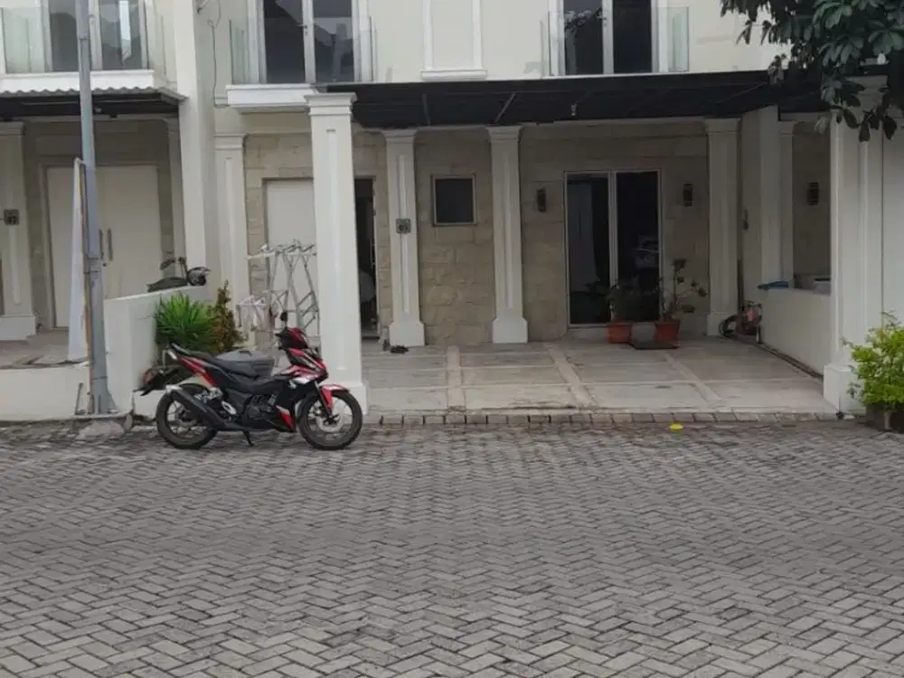 Rumah Premium, Bagus, Lokasi Ciamiiiik di Menganti, Surabaya